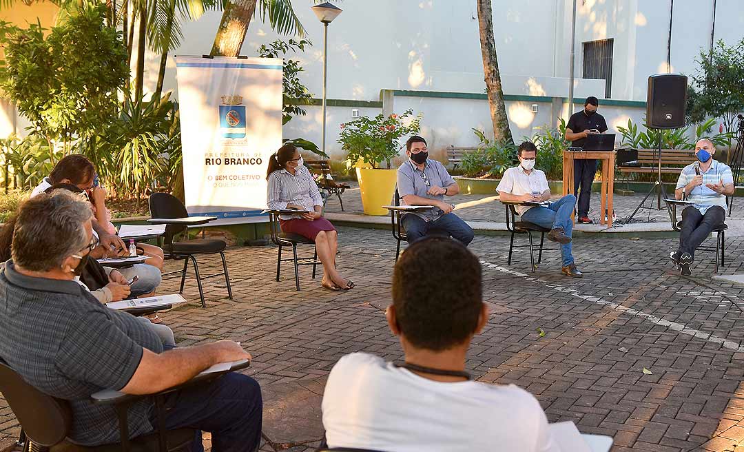 Camelôs e vendedores ambulantes participam de rodada de conversas com a Prefeitura de Rio Branco sobre o Pacto Acre Sem Covid