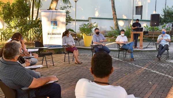 Camelôs e vendedores ambulantes participam de rodada de conversas com a Prefeitura de Rio Branco sobre o Pacto Acre Sem Covid