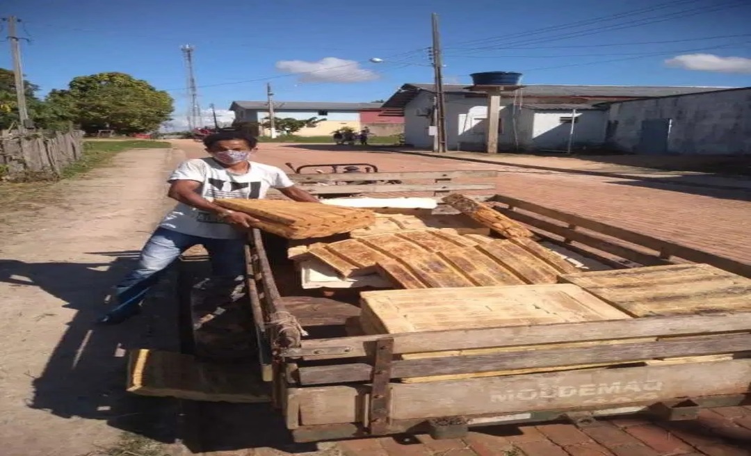 Seringueiros de Jordão voltam a produzir borracha em reserva extrativista