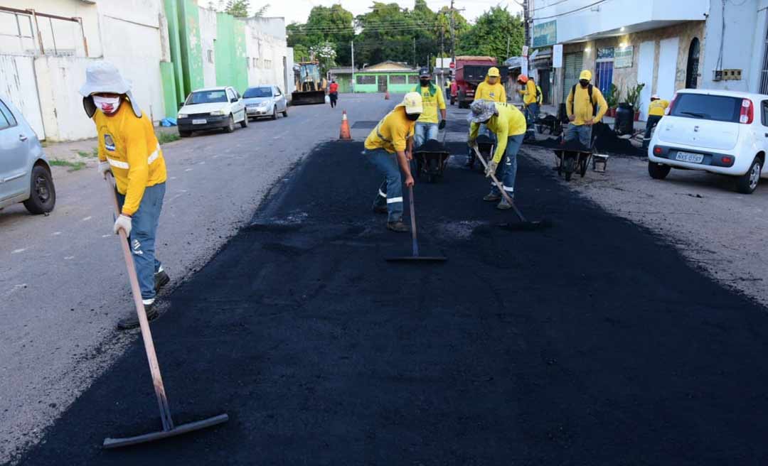 Em menos de 24 horas da assinatura da ordem de serviços, máquinas e homens avançam com recuperação de vias na Cadeia Velha