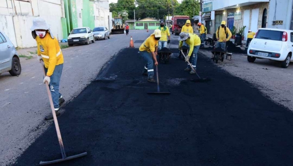 Em menos de 24 horas da assinatura da ordem de serviços, máquinas e homens avançam com recuperação de vias na Cadeia Velha