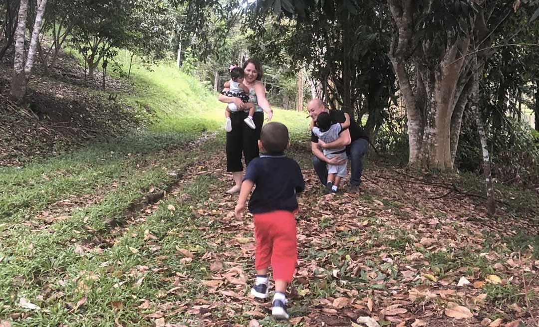 Casal paulista adota três irmãos acreanos durante a pandemia 