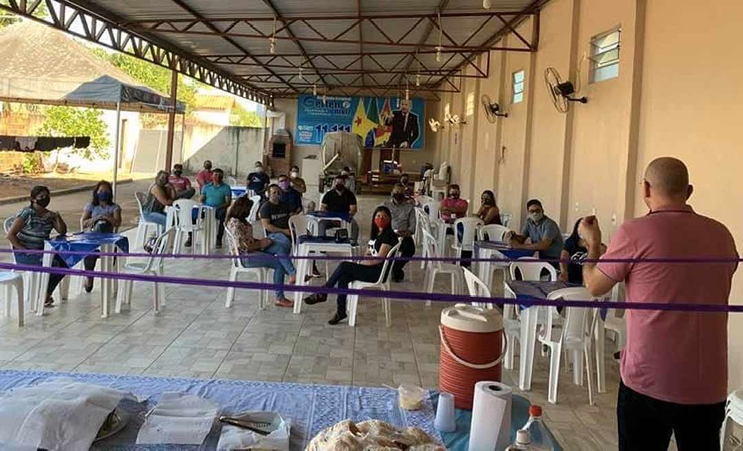 Gerlen Diniz aglomera pré-candidatos durante reunião política em Sena Madureira