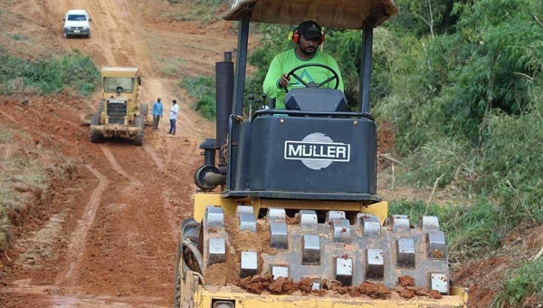 Prefeitura de Brasileia avança com os trabalhos no ramal do Km 84