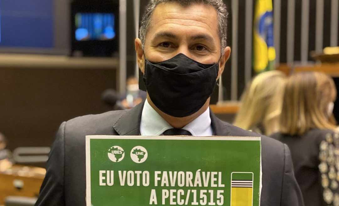 Em Brasília, deputado federal Jesus Sérgio votou a favor do Fundeb