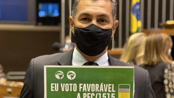 Em Brasília, deputado federal Jesus Sérgio votou a favor do Fundeb