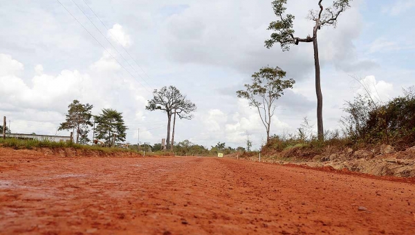 Com recursos próprios, Prefeitura de Rio Branco realiza melhorias em bairros e ramais da capital