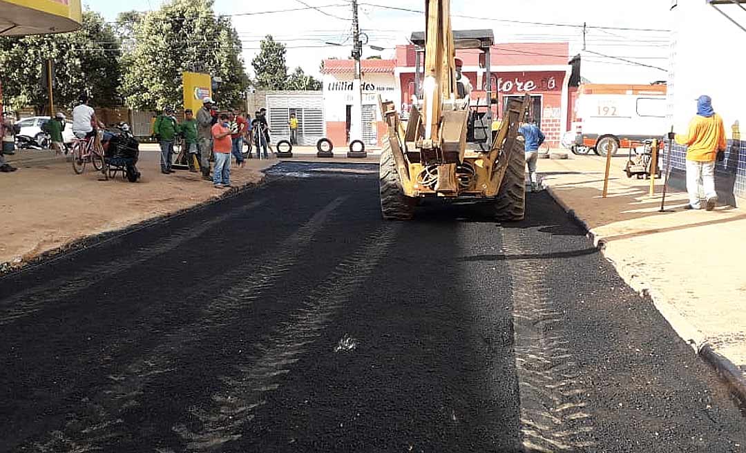 Prefeito André Maia faz investimento em asfalto na operação Tapa Buraco em Senador Guiomard