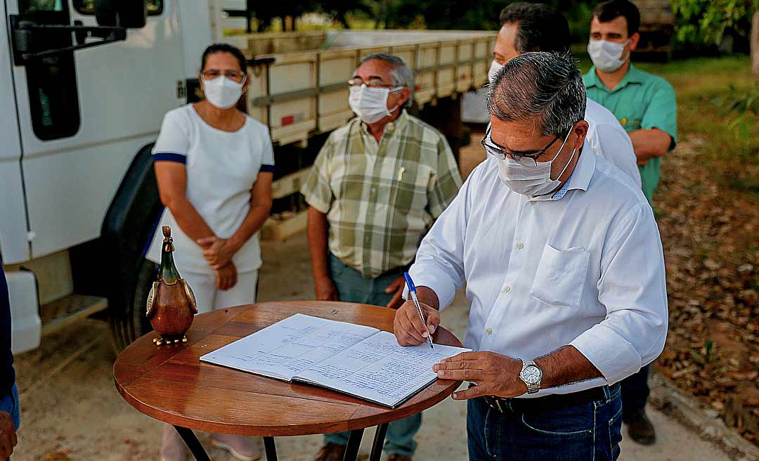 Estado assina termo com Granja Carijó em benefício de 60 produtores rurais