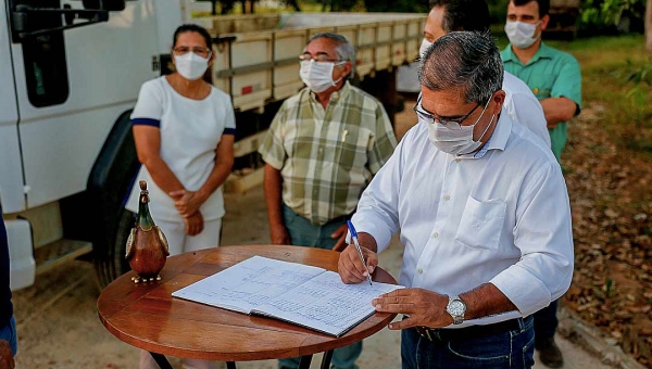 Estado assina termo com Granja Carijó em benefício de 60 produtores rurais