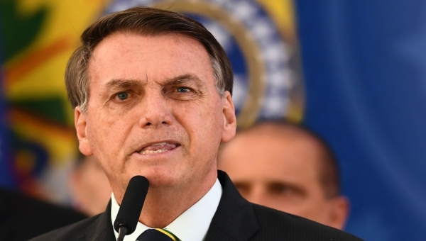 Pesquisa aponta reeleição de Bolsonaro em 2022 