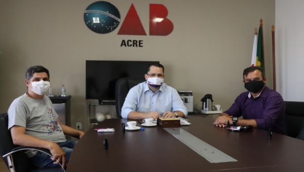 Pré-candidato a prefeito da capital, Jebert Nascimento conversa com o presidente da OAB/AC sobre as eleições municipais