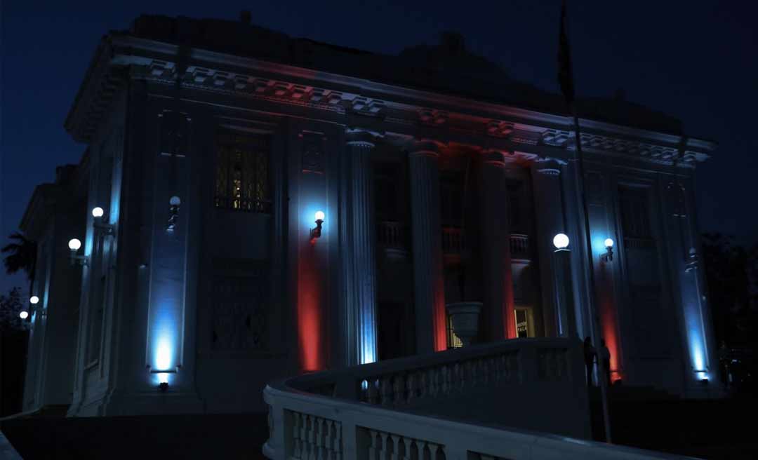 Palácio Rio Branco recebe iluminação especial em homenagem à Independência do Peru