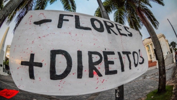 Vestidas de preto, feministas vão protestar na frente do José de Melo na sexta-feira contra a contratação de Bruno