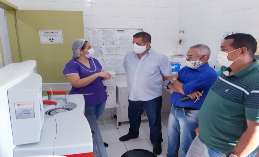 Vice-governador visita Unidade Mista de Saúde de Assis Brasil e conversa com servidores sobre melhorias