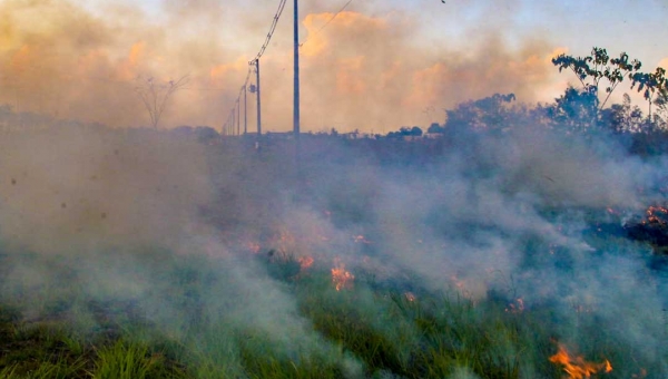 No dia em que se comemora 118 anos de Revolução Acreana, Rio Branco arde em chamas