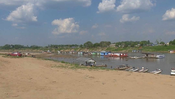 Seca do Rio Juruá se intensifica e prejudica navegação na região