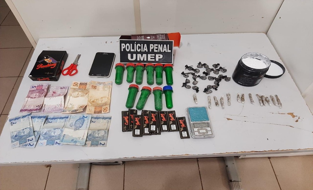 Policiais penais prendem monitorado que traficava drogas em casa