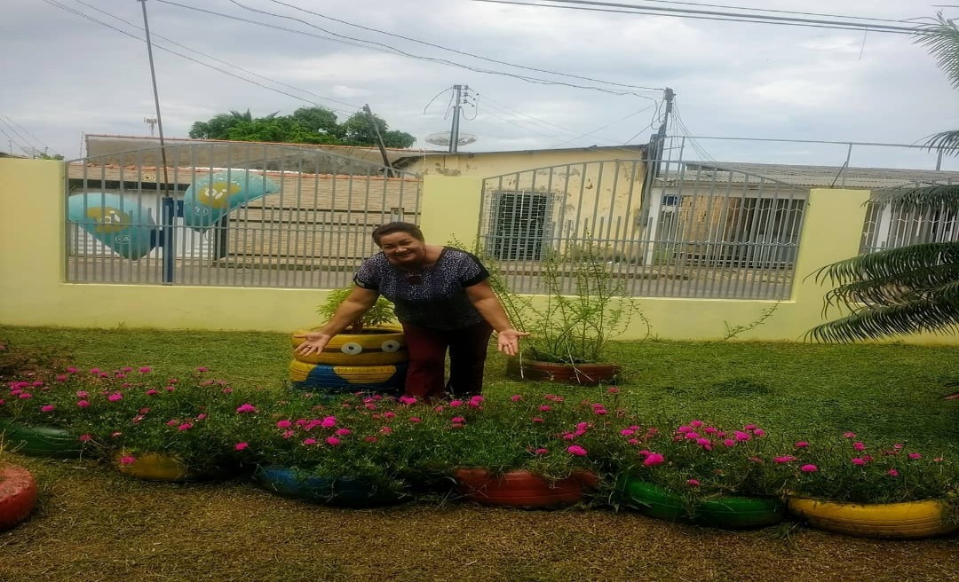 Com trabalho voluntário, coordenadora de escola transforma ambiente a partir de material reciclável 