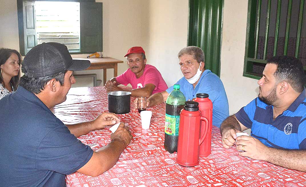 Gilson da Funerária e Dr. Deison garantem compra antecipada de laticínios e melhorias para área rural