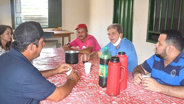 Gilson da Funerária e Dr. Deison garantem compra antecipada de laticínios e melhorias para área rural