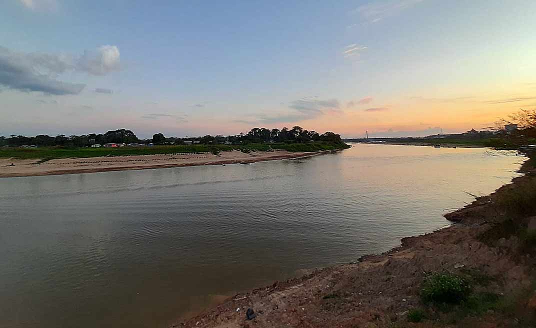 Cruzeiro do Sul enfrenta seca prolongada e nível do Rio Juruá está abaixo dos 4m