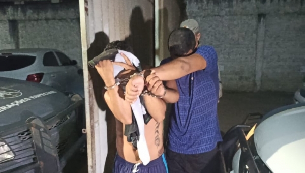 Trio vai vender maconha no Ramal do Canil, polícia chega, grampeia e manda todos para averiguação