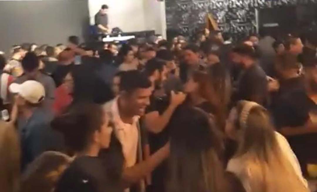 Em plena pandemia, Tardezinha dá péssimo exemplo, faz promoção de chopp e tem espaço lotado; assista ao vídeo