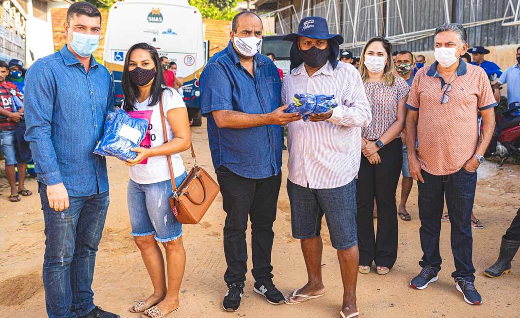 Governador em exercício, Nicolau Júnior, toma café da manhã com trabalhadores da limpeza urbana de Cruzeiro do Sul