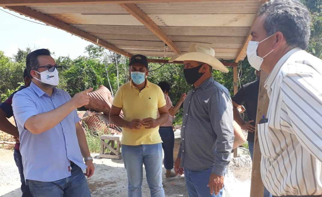 Deputado Alan Rick visita obras da ponte do ramal do Castanheira em Porto Acre