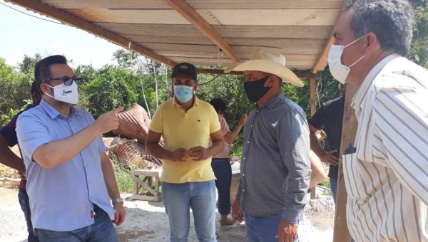 Deputado Alan Rick visita obras da ponte do ramal do Castanheira em Porto Acre