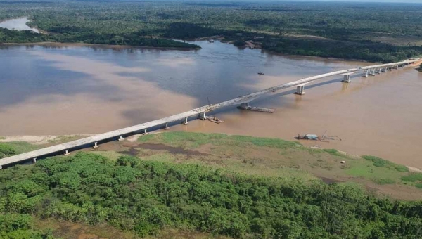 Bolsonaro vai à ponte do Madeira em outubro inaugurar a obra, confirma Gladson