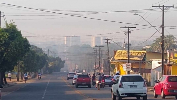 Rio Branco amanhece coberta por fumaça; Acre registrou 3.787 incêndios ambientais até agosto de em 2020