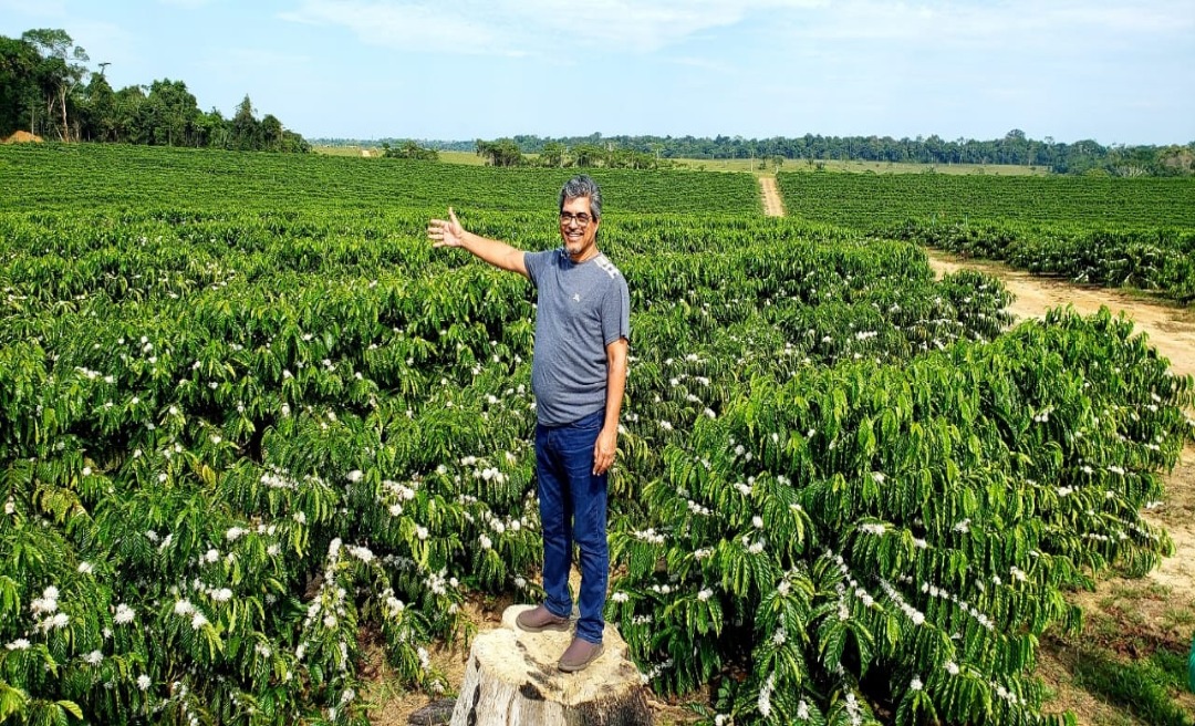 “A cultura do café em Mâncio Lima é um caminho sem volta”, diz Edvaldo Magalhães ao visitar produtores