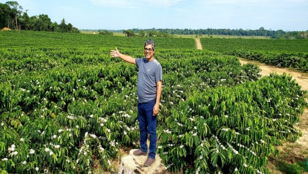 “A cultura do café em Mâncio Lima é um caminho sem volta”, diz Edvaldo Magalhães ao visitar produtores