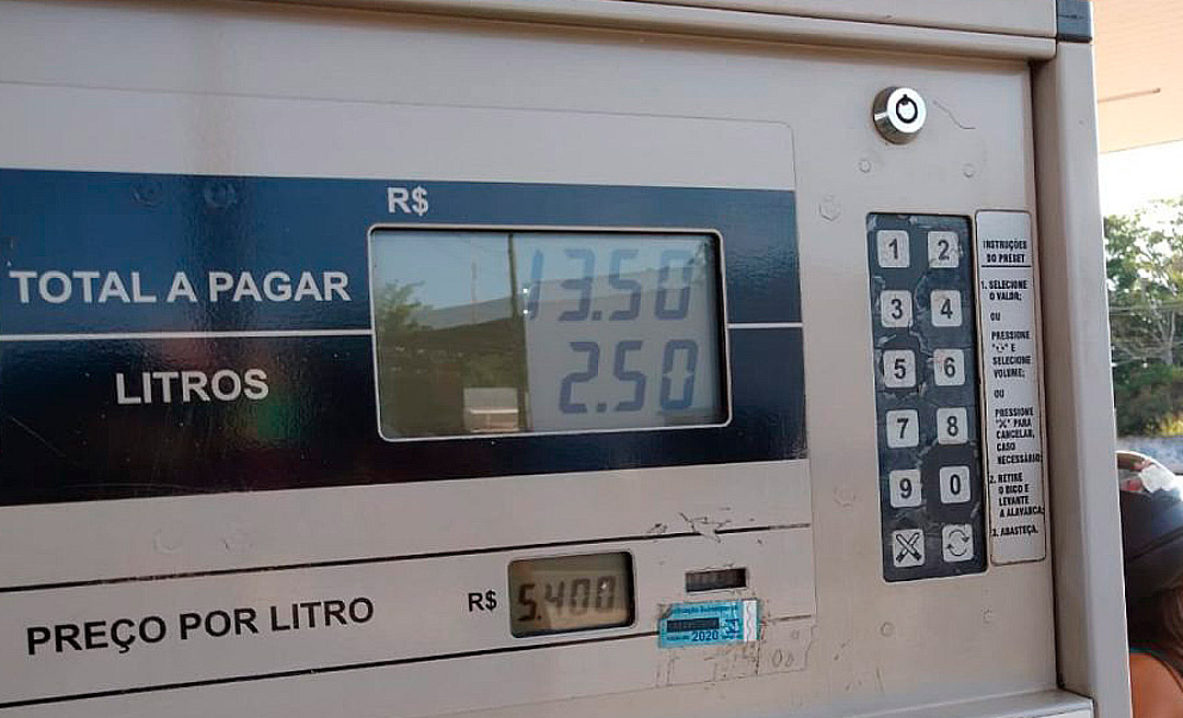 Após denúncia e protesto, gasolina baixa 30 centavos em Cruzeiro do Sul