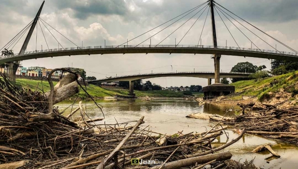 Imagens do rio Acre morrendo; veja vídeo e fotos de Juan Diaz