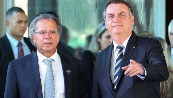 Bolsonaro diz que auxílio emergencial será de R$ 300 por mais 4 meses