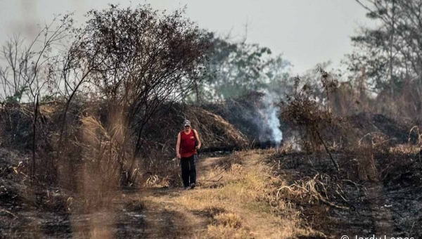 Gladson decreta estado de emergência por causa das queimadas no Acre