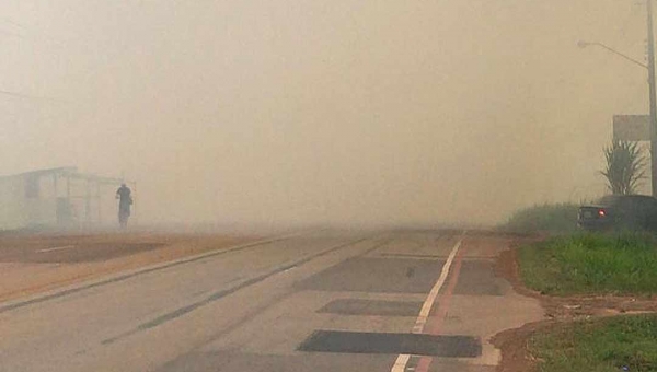 Cortina de fumaça cobre trecho da AC-40 no TOP 15 e Corpo de Bombeiros é acionado