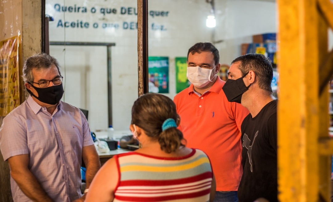 Marcus Alexandre e Jorge Viana visitam mercado e calçadão, com o pré-candidato Daniel Zen