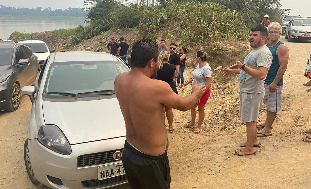 Acreanos aguardam até 5 horas para embarcar na balsa do Rio Madeira