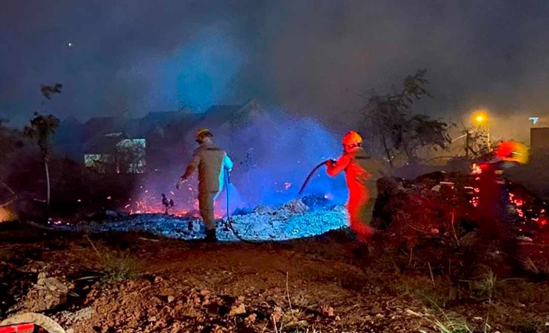 Vídeo mostra sequência de explosões em terreno destruído pelo fogo próximo a condomínios