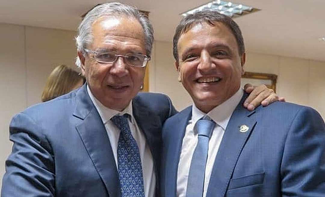 Bolsonaro se irrita com proposta de Guedes e Bittar de congelar o mínimo e diz: ‘posso dar um cartão vermelho’