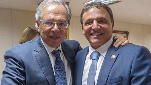 Bolsonaro se irrita com proposta de Guedes e Bittar de congelar o mínimo e diz: ‘posso dar um cartão vermelho’