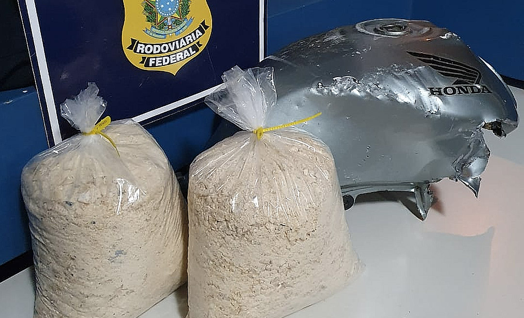 PRF e CBMAC apreendem 9 Kg de cocaína dentro de tanque de combustível de motocicleta