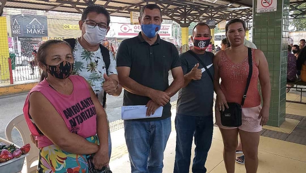 Jesus Sérgio e vereador Juruna visitam ambulantes do Terminal Urbano de Rio Branco