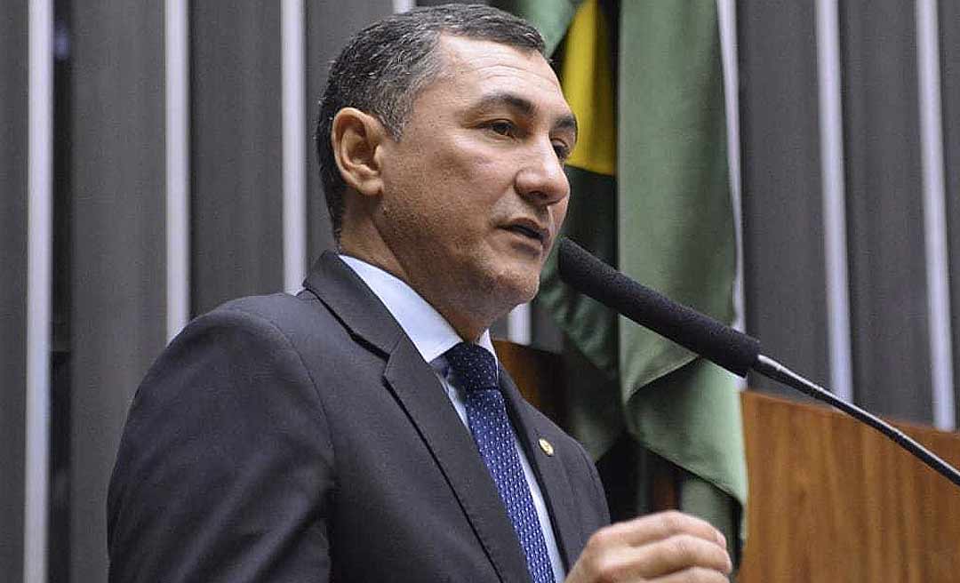 Jesus Sérgio apresenta projeto que institui o programa Renda Básica da Cidadania