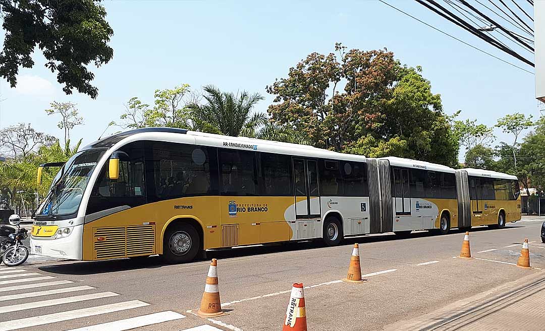 Rio Branco recebe ônibus bi-articulado com capacidade para 250 passageiros