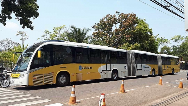 Rio Branco recebe ônibus bi-articulado com capacidade para 250 passageiros